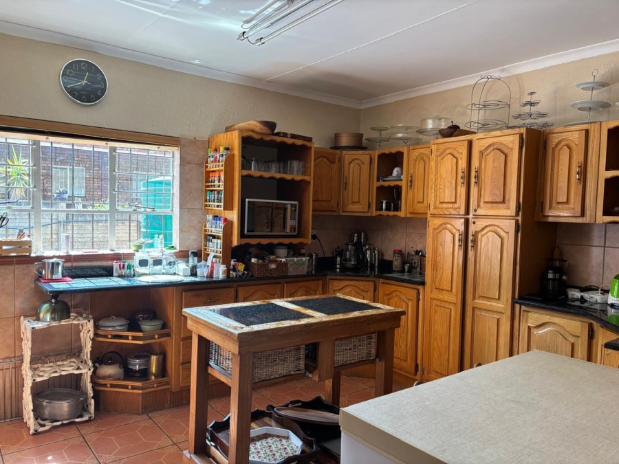 5 Bedroom Property for Sale in Safari Gardens North West